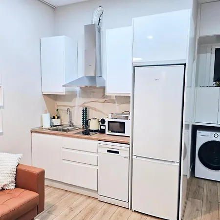 Acogedor Apartamento En Atocha By Bebalmy Madrid Exterior photo